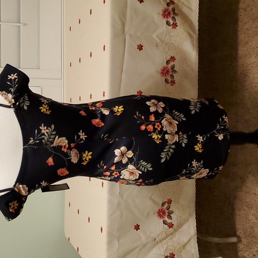 Dress - Picture 2 of 2